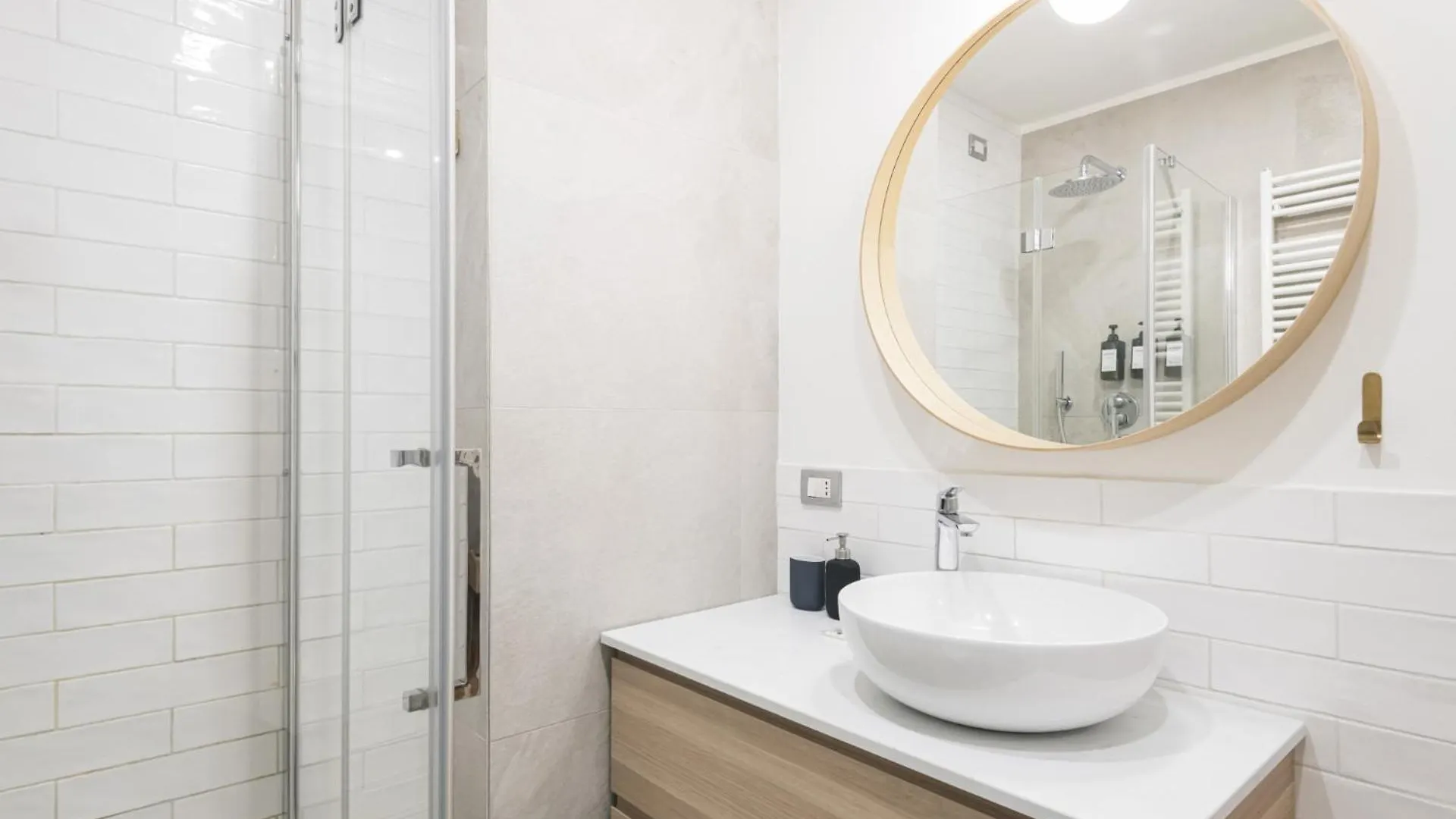 Easylife - Eleganza E Comfort In Loreto Milán