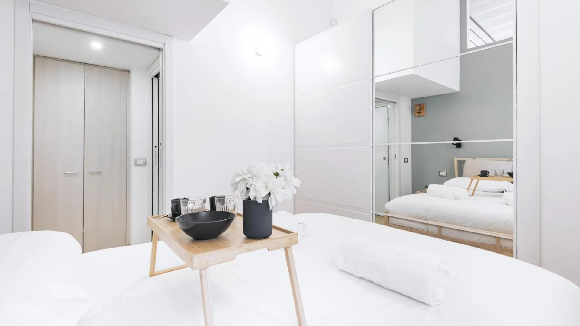 Easylife - Eleganza E Comfort In Loreto Milan 0*,