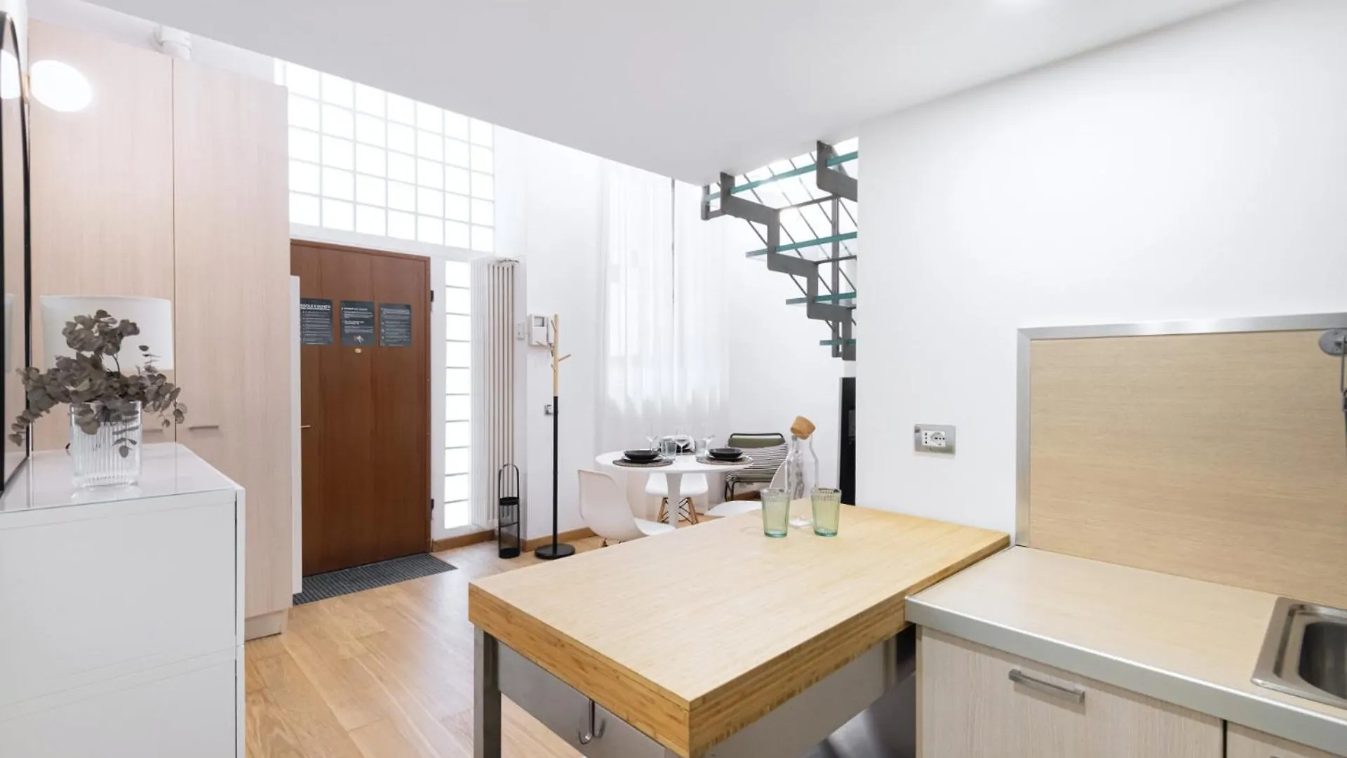 Easylife - Eleganza E Comfort In Loreto Milan