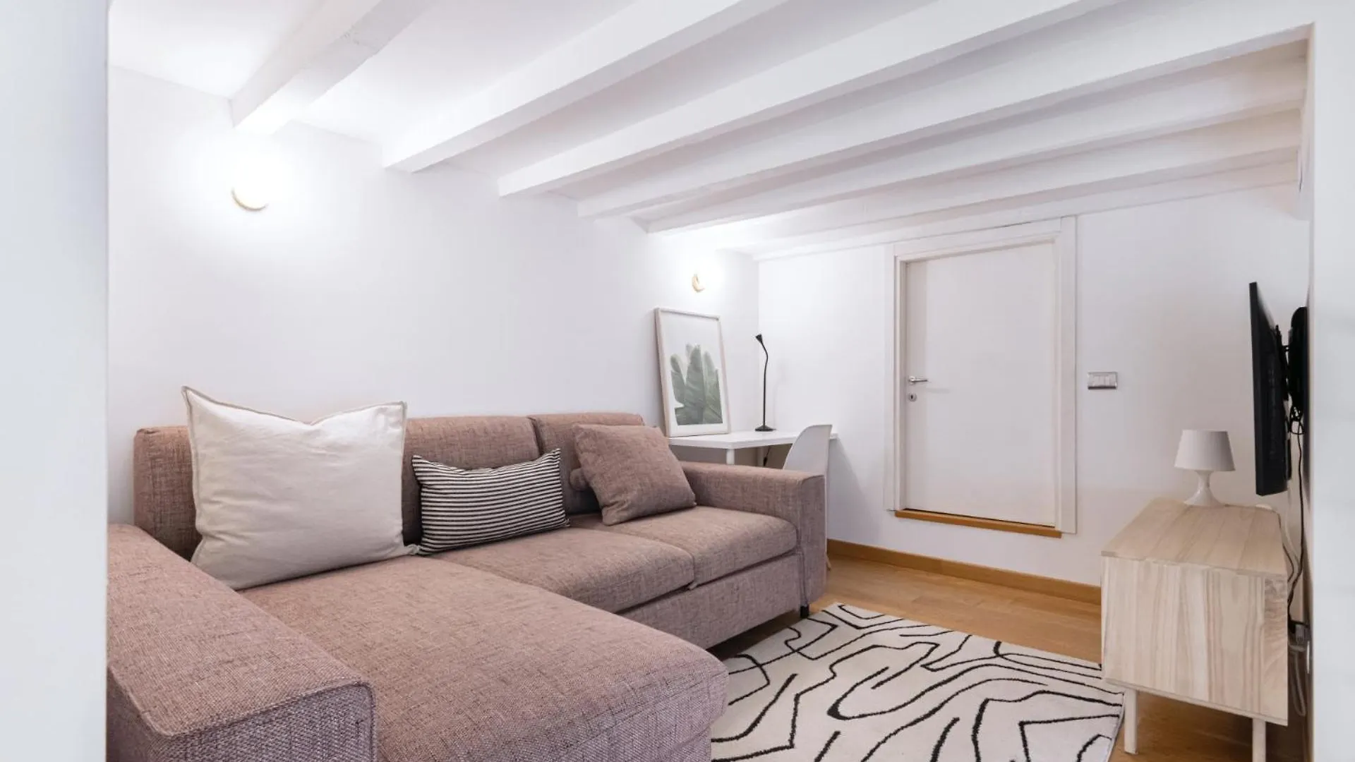 Easylife - Eleganza E Comfort In Loreto Milan