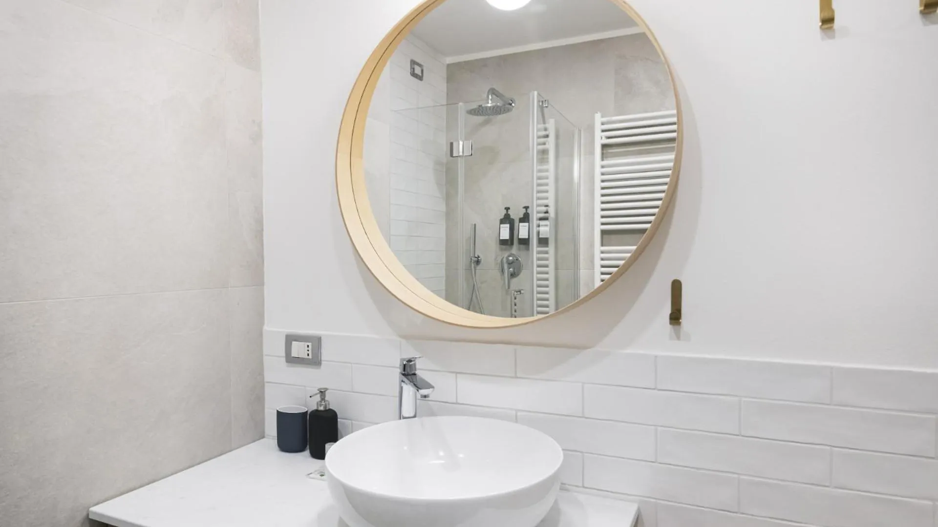 Easylife - Eleganza E Comfort In Loreto Milan Italy